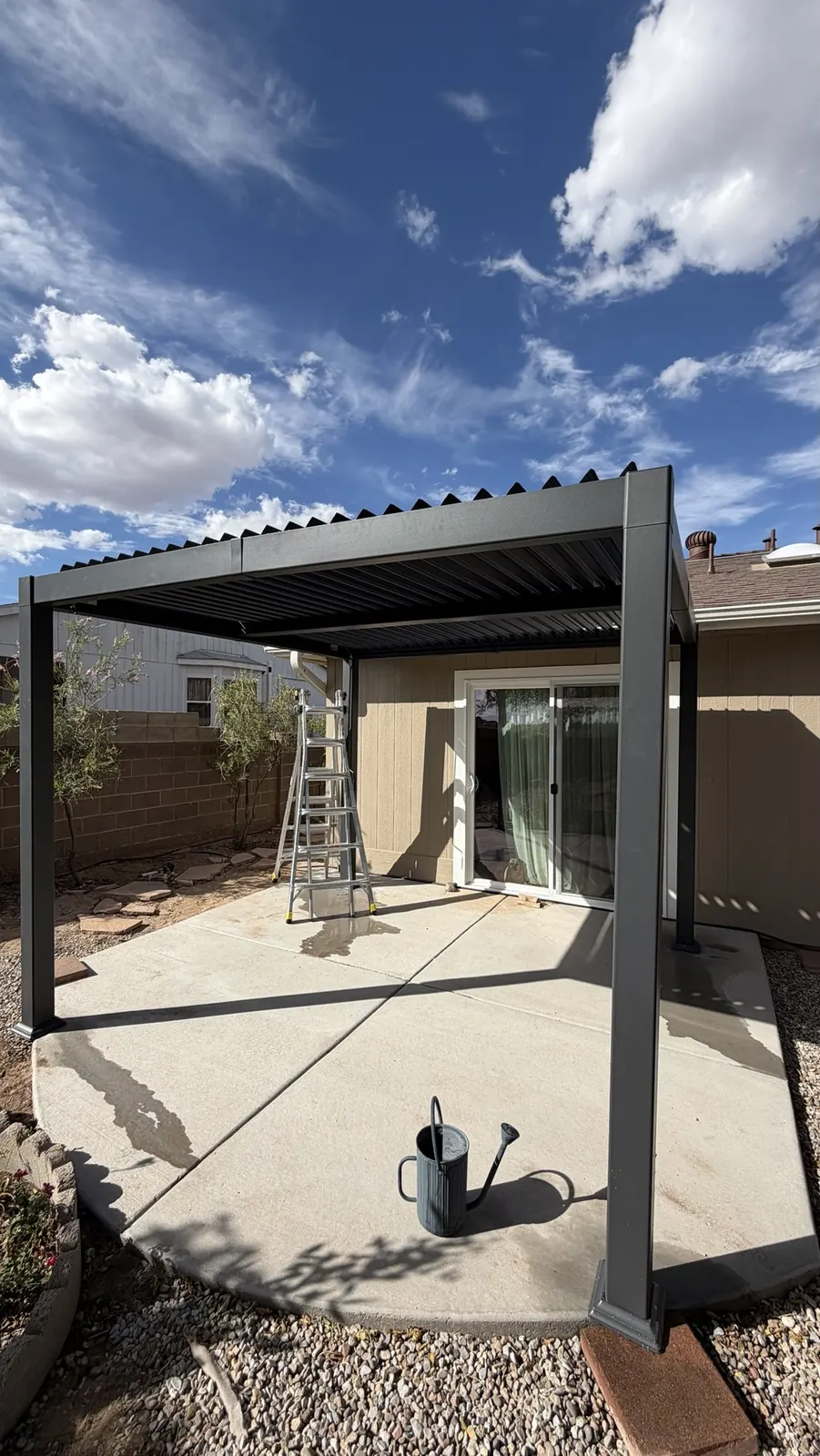 Louvered pergola with adjustable roof slats, Albuquerque